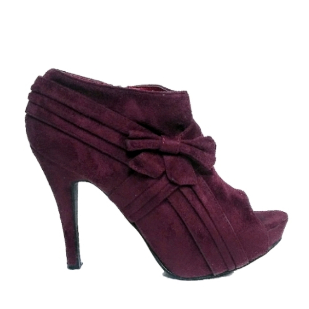 Charming Charlies Women's 7 Red Zip Ankle Booties
